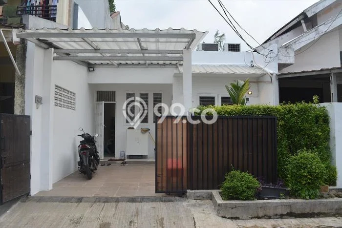 Rumah Luas Asri 4 KT Siap Huni di Bintaro Tangerang Selatan Rumah Luas Asri 4 KT Siap Huni di Bintaro Tangerang Selatan