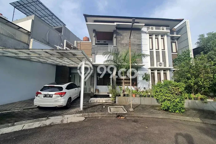 Rumah Mewah LB 243m2 Siap Huni Desain Elegan di Singgasana, Bandung Rumah Mewah LB 243m2 Siap Huni Desain Elegan di Singgasana, Bandung