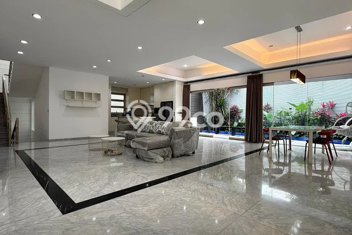 Rumah Elit Modern Tanpa Renovasi di Pondok Indah Jakarta Selatan Rumah Elit Modern Tanpa Renovasi di Pondok Indah Jakarta Selatan