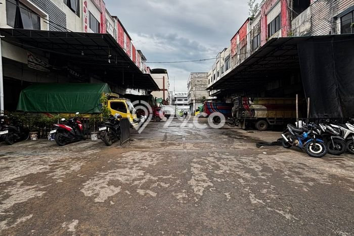 Lokasi Strategis! Dijual Ruko Bisnis di Pontianak Selatan, Pontianak Kondisi Bagus Lokasi Strategis! Dijual Ruko Bisnis di Pontianak Selatan, Pontianak Kondisi Bagus