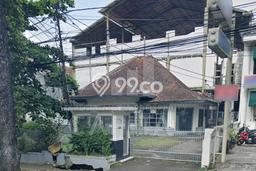 Ready to Use! Luxury House LT 890m2 Desain Elegan di Supratman Ready to Use! Luxury House LT 890m2 Desain Elegan di Supratman