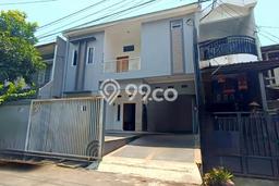 Dijual Hunian Rumah Terawat 6 Kamar di Pusponjolo, Semarang Dijual Hunian Rumah Terawat 6 Kamar di Pusponjolo, Semarang
