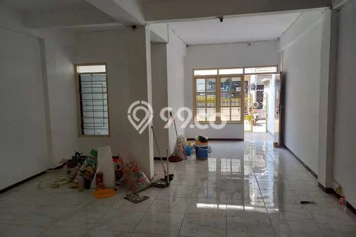 Rumah Strategis Modern Lb 240m2 di Semarang Tengah, Semarang Rumah Strategis Modern Lb 240m2 di Semarang Tengah, Semarang