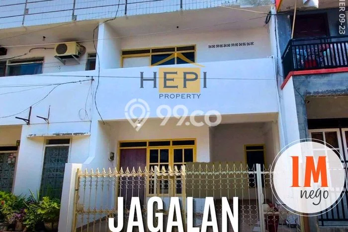Rumah Strategis Modern Lb 240m2 di Semarang Tengah, Semarang Rumah Strategis Modern Lb 240m2 di Semarang Tengah, Semarang
