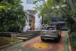 Rumah Elit LB 800m2 Siap Pakai Desain Elegan di Bintaro, Tangerang Selatan Rumah Elit LB 800m2 Siap Pakai Desain Elegan di Bintaro, Tangerang Selatan