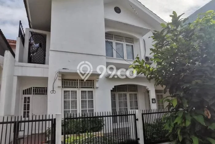 Rumah Elit LB 200m2 Siap Pakai Desain Elegan di Bintaro, Tangerang Selatan Rumah Elit LB 200m2 Siap Pakai Desain Elegan di Bintaro, Tangerang Selatan