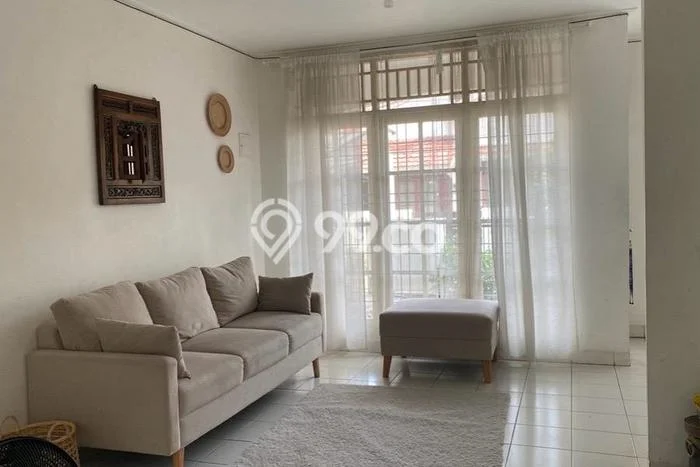 Rumah Elit LB 200m2 Siap Pakai Desain Elegan di Bintaro, Tangerang Selatan Rumah Elit LB 200m2 Siap Pakai Desain Elegan di Bintaro, Tangerang Selatan