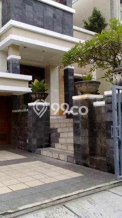 Disewakan Rumah Murah di Kemang Jakarta Selatan Punya 4 Kamar Tidur Disewakan Rumah Murah di Kemang Jakarta Selatan Punya 4 Kamar Tidur