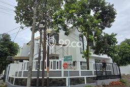 Rumah Luxury Modern Tanpa Renovasi di BSD Nusaloka Tangerang Rumah Luxury Modern Tanpa Renovasi di BSD Nusaloka Tangerang