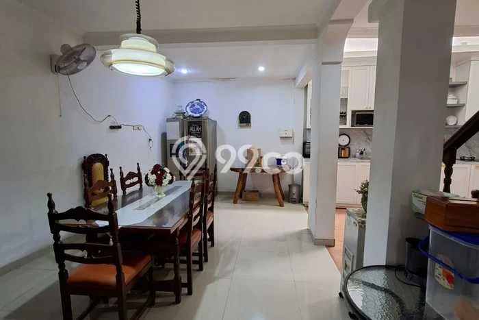 LISTING BARU! Rumah di , Siap Huni, 4 KM, Akses Jakarta Barat, Jakarta Barat, Luas 300m2m² Bangunan 550m2m² LISTING BARU! Rumah di , Siap Huni, 4 KM, Akses Jakarta Barat, Jakarta Barat, Luas 300m2m² Bangunan 550m2m²