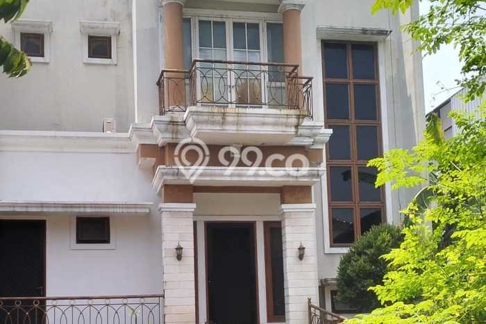 Rumah Elit Modern Tanpa Renovasi di Meruya Jakarta Barat Rumah Elit Modern Tanpa Renovasi di Meruya Jakarta Barat