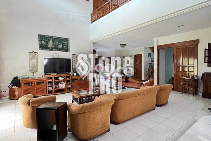 Jual Rumah Mewah Megah Dengan View Eksklusif di Cibubur, Jakarta Timur Jual Rumah Mewah Megah Dengan View Eksklusif di Cibubur, Jakarta Timur