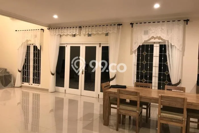 Disewakan! Rumah 5 Kamar Tidur &
4 Kamar Mandi di BSD Taman Giri Loka, Tangerang Disewakan! Rumah 5 Kamar Tidur &
4 Kamar Mandi di BSD Taman Giri Loka, Tangerang