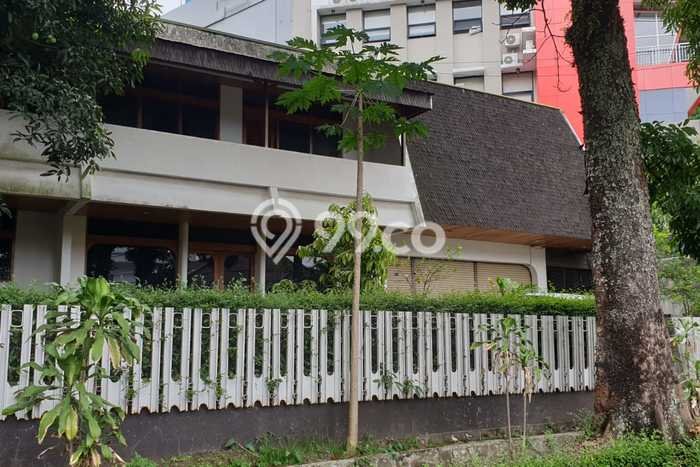 Rumah Elit LB 800m2 Siap Pakai Desain Elegan di Sayap Dago, Bandung Rumah Elit LB 800m2 Siap Pakai Desain Elegan di Sayap Dago, Bandung