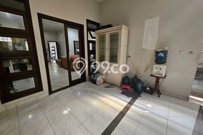 Rumah Mewah LB 280m2 Siap Pakai Desain Elegan di Singgasana, Bandung Rumah Mewah LB 280m2 Siap Pakai Desain Elegan di Singgasana, Bandung