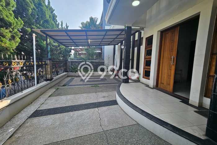 Rumah Mewah LB 280m2 Siap Pakai Desain Elegan di Singgasana, Bandung Rumah Mewah LB 280m2 Siap Pakai Desain Elegan di Singgasana, Bandung