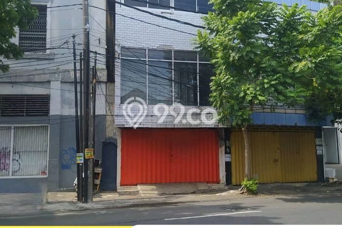 SPECIAL PRICE! Rumah Strategis di Bubutan, Luas 90m2m² LB 270m2m² SPECIAL PRICE! Rumah Strategis di Bubutan, Luas 90m2m² LB 270m2m²