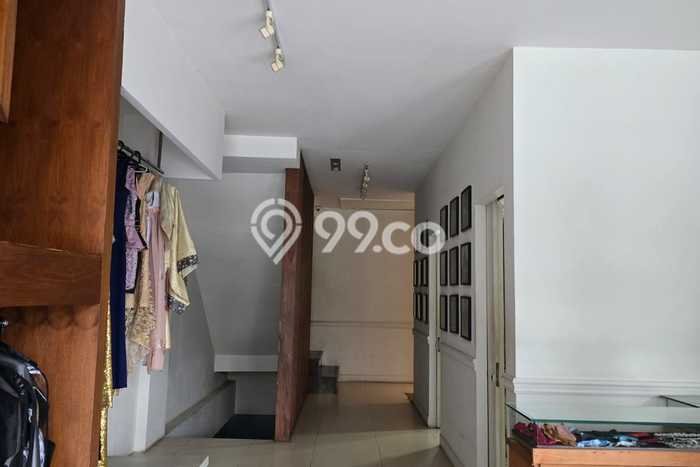 Area Ramai! Ruko Dijual di Kemayoran untuk Bisnis Luas Bangunan 220m2 Area Ramai! Ruko Dijual di Kemayoran untuk Bisnis Luas Bangunan 220m2