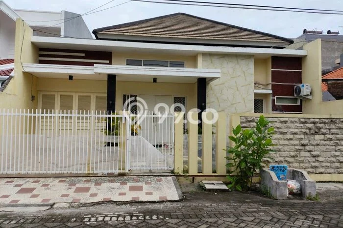 Rumah Kontrakan Surabaya LT 240m2 LB 180m2 Kawasan Manyar Rumah Kontrakan Surabaya LT 240m2 LB 180m2 Kawasan Manyar