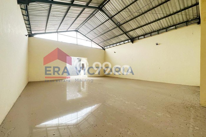 Ruko bagus disewakan di Pakis Malang dengan LB 180m2 harga sewa terbaik Ruko bagus disewakan di Pakis Malang dengan LB 180m2 harga sewa terbaik