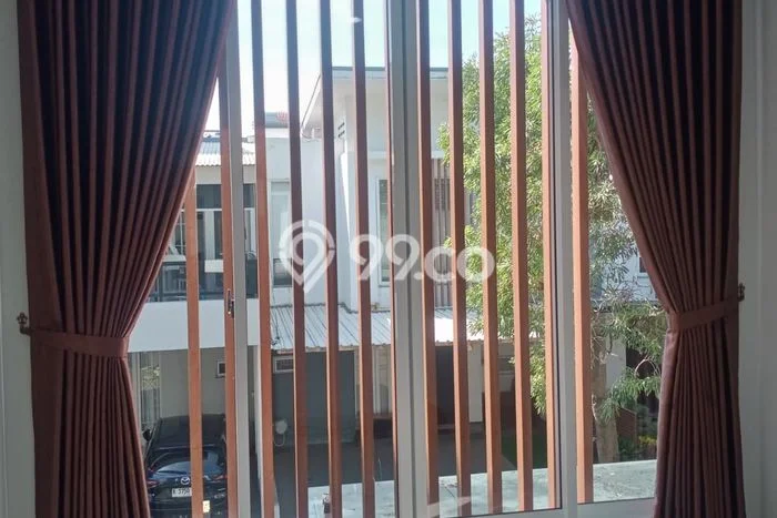 Disewakan! Rumah 3 Kamar Tidur &
3 Kamar Mandi di Sektor 9-Bintaro, Tangerang Selatan Disewakan! Rumah 3 Kamar Tidur &
3 Kamar Mandi di Sektor 9-Bintaro, Tangerang Selatan