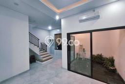 For Sale Rumah 4 Kamar Lokasi Ideal Nyaman dan Strategis di Serpong Utara For Sale Rumah 4 Kamar Lokasi Ideal Nyaman dan Strategis di Serpong Utara