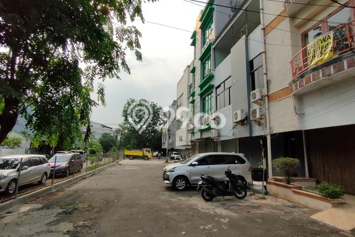 Ruko sewa 3lantai Pulomas, parkiran lega, strategis, dekat LRT, negosiasi Ruko sewa 3lantai Pulomas, parkiran lega, strategis, dekat LRT, negosiasi
