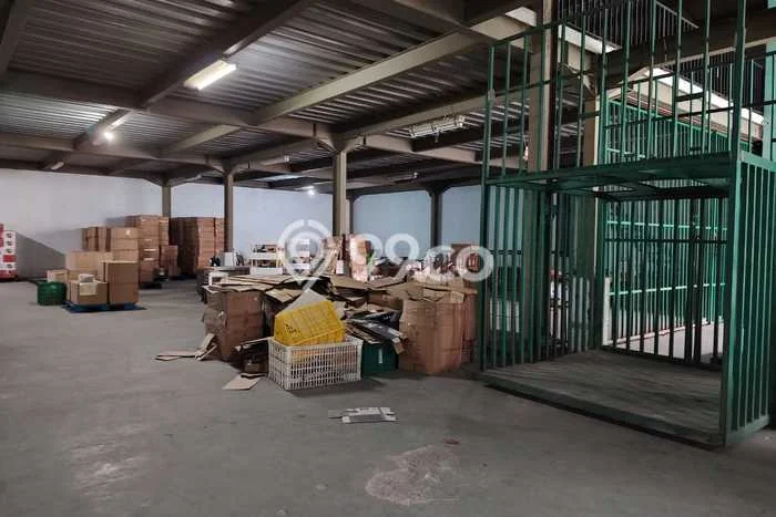 Unit Gudang Paling Strategis di Tangerang Tangerang dengan LB 1560m2 Unit Gudang Paling Strategis di Tangerang Tangerang dengan LB 1560m2