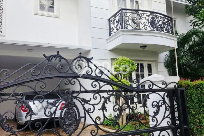 Ready to Use! Premium House LT 410m2 Desain Elegan di Cikunir Ready to Use! Premium House LT 410m2 Desain Elegan di Cikunir