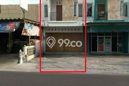 Area Ramai! Ruko Dijual di Jaten untuk Bisnis Luas Bangunan 102m2 Area Ramai! Ruko Dijual di Jaten untuk Bisnis Luas Bangunan 102m2