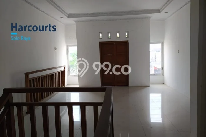 Area Ramai! Ruko Dijual di Jaten untuk Bisnis Luas Bangunan 102m2 Area Ramai! Ruko Dijual di Jaten untuk Bisnis Luas Bangunan 102m2
