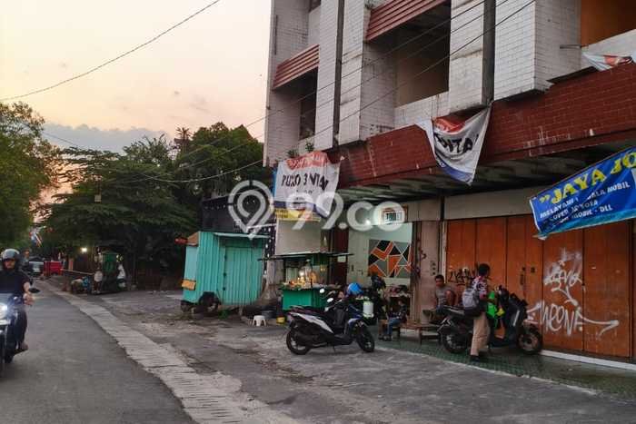 Ruko Komersial Disewakan di Banjarsari Solo Luas 173m2 Ruko Komersial Disewakan di Banjarsari Solo Luas 173m2