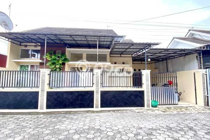 Lokasi strategis! Rumah siap pakai disewakan di Colomadu LB 98m2 Lokasi strategis! Rumah siap pakai disewakan di Colomadu LB 98m2