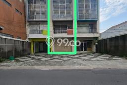Ruko bagus disewakan di Manahan Solo dengan LB 225m2 harga sewa terbaik Ruko bagus disewakan di Manahan Solo dengan LB 225m2 harga sewa terbaik