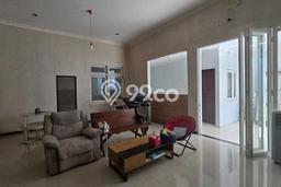 Rumah Kost untuk Dijual di Jebres dengan 21 KT, 20 KM, Luas 650m2 Rumah Kost untuk Dijual di Jebres dengan 21 KT, 20 KM, Luas 650m2