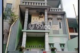 Rumah Kost untuk Dijual di Otista Punya 3 Kamar Rumah Kost untuk Dijual di Otista Punya 3 Kamar