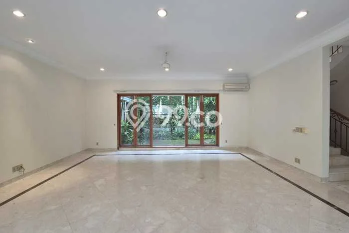 Disewakan! Rumah 4 Kamar Tidur &
4 Kamar Mandi di Kemang, Jakarta Selatan Disewakan! Rumah 4 Kamar Tidur &
4 Kamar Mandi di Kemang, Jakarta Selatan