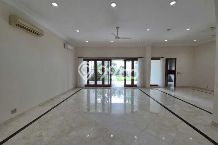 Rumah sewa siap huni 5 KT di Kemang, Jakarta Selatan Rumah sewa siap huni 5 KT di Kemang, Jakarta Selatan