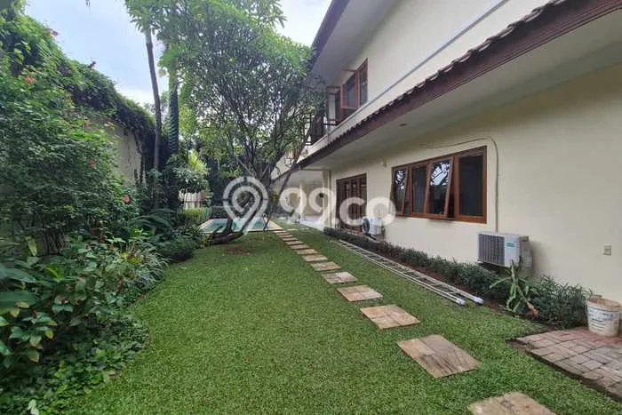 Disewakan! Rumah 4 Kamar Tidur &
4 Kamar Mandi di Kemang, Jakarta Selatan Disewakan! Rumah 4 Kamar Tidur &
4 Kamar Mandi di Kemang, Jakarta Selatan