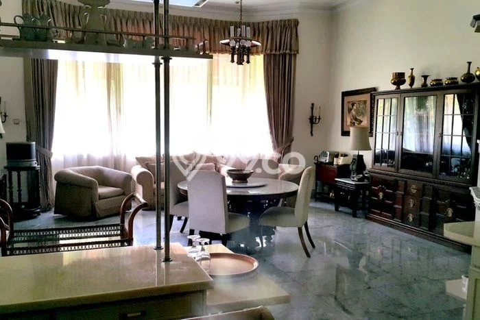 Ready to Use! Luxury House LT 6700m2 Desain Elegan di Kemang Ready to Use! Luxury House LT 6700m2 Desain Elegan di Kemang