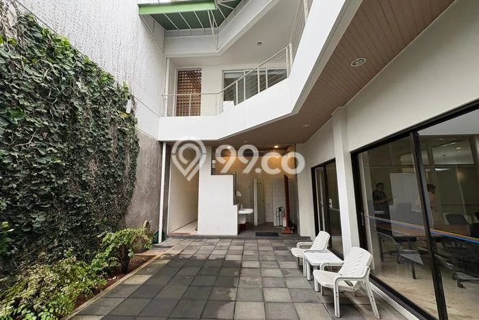 Rumah Mewah LB 594m2 Siap Huni Desain Elegan di Kedoya Baru, Jakarta Barat Rumah Mewah LB 594m2 Siap Huni Desain Elegan di Kedoya Baru, Jakarta Barat