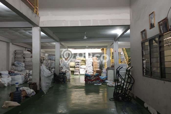 Gudang Strategis Kawasan , Luas 360m2m², Jalan Utama, Area Bisnis Aktif Gudang Strategis Kawasan , Luas 360m2m², Jalan Utama, Area Bisnis Aktif