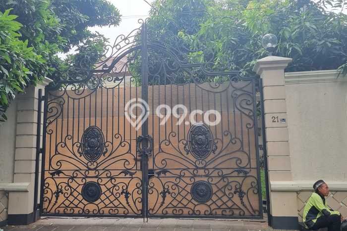 Hunian Eksklusif Dijual LT 1192m2 di Menteng, Jakarta Pusat Hunian Eksklusif Dijual LT 1192m2 di Menteng, Jakarta Pusat