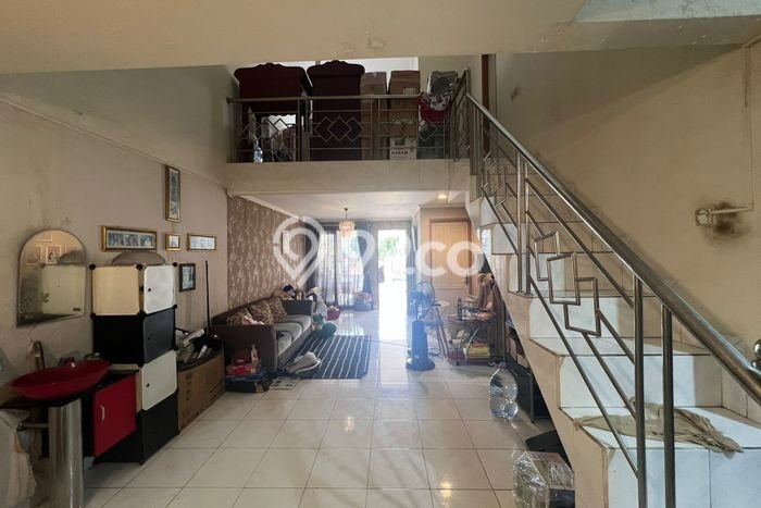 Dijual Hunian Rumah Nyaman 5 Kamar di Semanan, Jakarta Barat Dijual Hunian Rumah Nyaman 5 Kamar di Semanan, Jakarta Barat