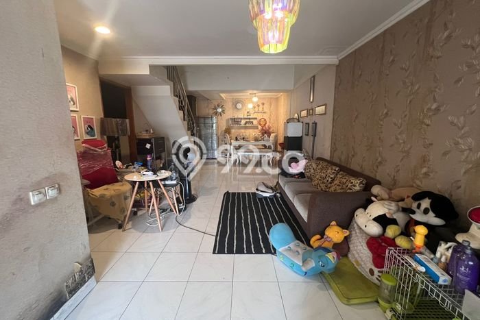 Dijual Hunian Rumah Nyaman 5 Kamar di Semanan, Jakarta Barat Dijual Hunian Rumah Nyaman 5 Kamar di Semanan, Jakarta Barat