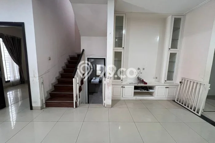 Rumah Elit LB 180m2 Siap Huni Desain Elegan di Green Lake City, Jakarta Barat Rumah Elit LB 180m2 Siap Huni Desain Elegan di Green Lake City, Jakarta Barat