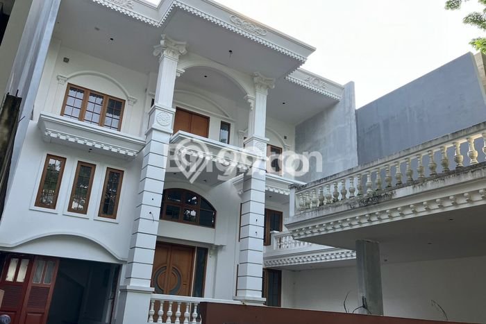 For Sale Rumah Mewah Exclusive di Payung Sekaki, Pekanbaru For Sale Rumah Mewah Exclusive di Payung Sekaki, Pekanbaru