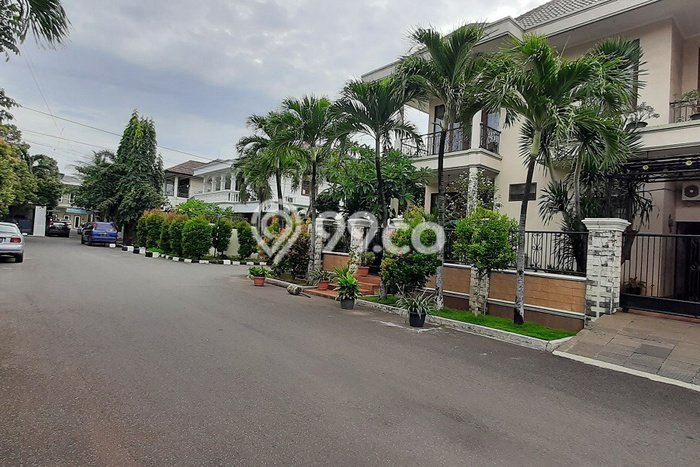 Ready to Use! Premium House LT 315m2 Desain Elegan di Pulomas Ready to Use! Premium House LT 315m2 Desain Elegan di Pulomas