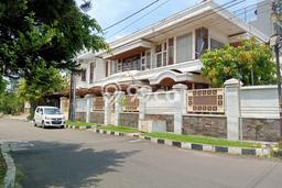 NEW LISTING! Rumah Premium di Pulomas, LT 428m² LB 625m² NEW LISTING! Rumah Premium di Pulomas, LT 428m² LB 625m²