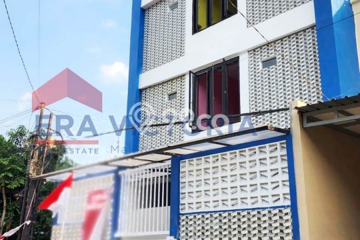 Dijual Kost Strategis di Lowokwaru, Malang 25 KT, 25 KM, Luas Bangunan 500m2 Dijual Kost Strategis di Lowokwaru, Malang 25 KT, 25 KM, Luas Bangunan 500m2